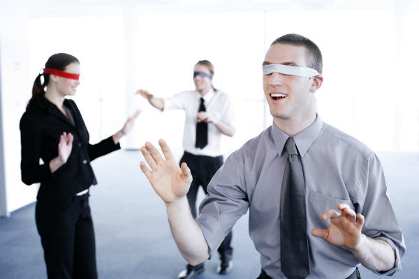 blindfolded pekaboo game