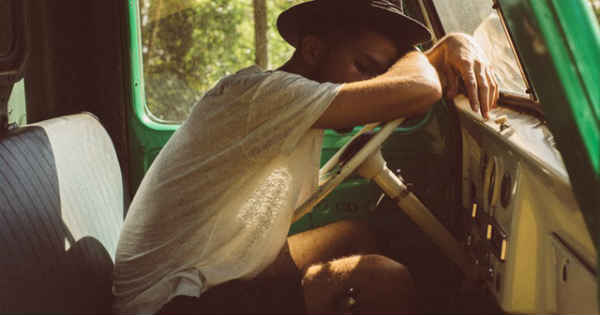 man fell asleep in the car at the wheel